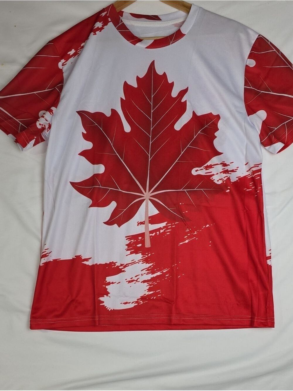 Red and White Maple Graphic T-Shirt L Sku 2107